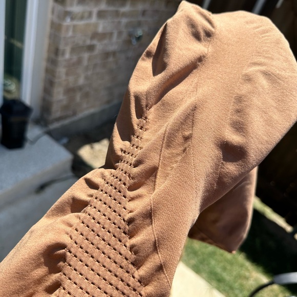 Amplify Contour Leggings - Picture 5 of 5